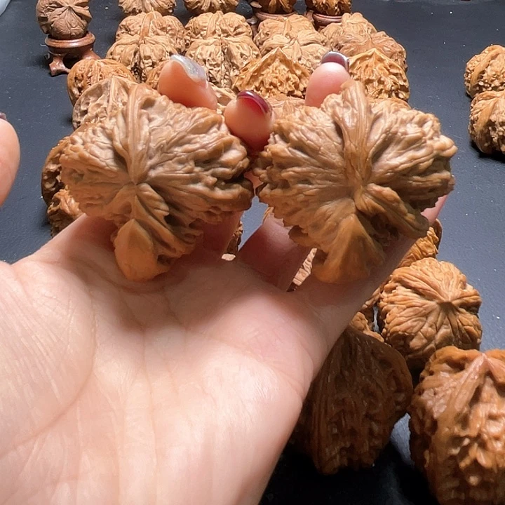 吊坠文玩核桃就****啊白狮子犀牛角核桃哈哈哈哈哈哈哈哈哈