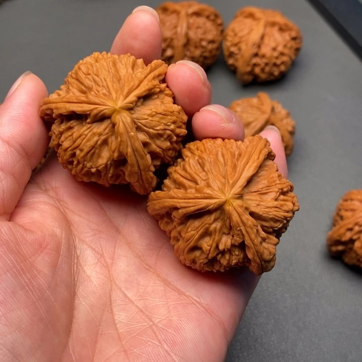 文玩核桃吊坠瑞***了核桃