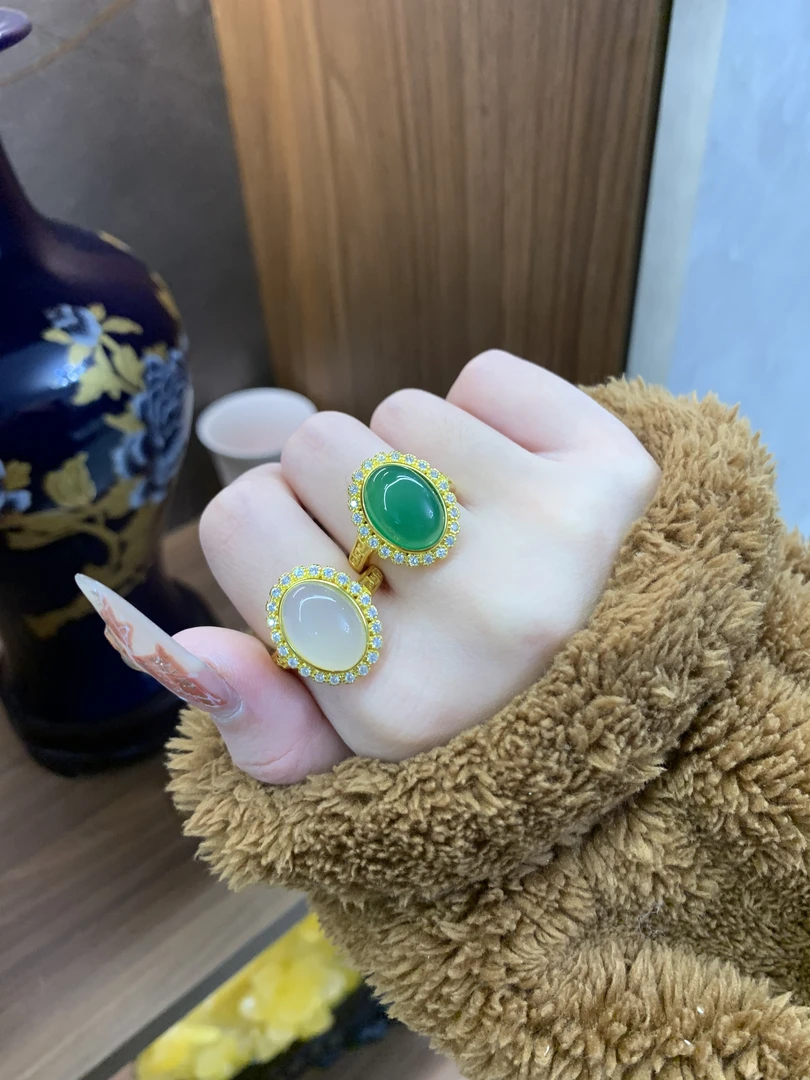 玛瑙玉髓蛋面豪镶嵌戒指