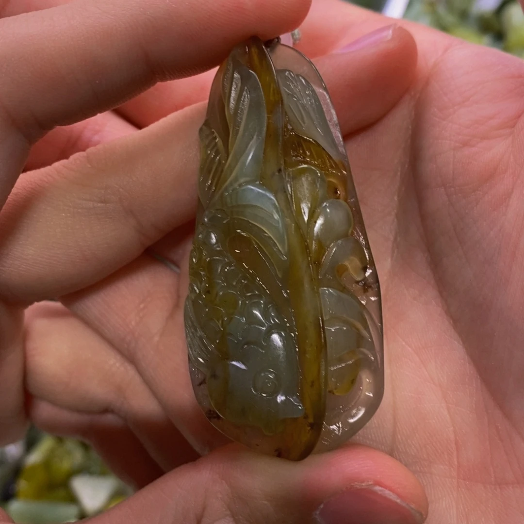 蛇纹石玉吊坠未镶嵌