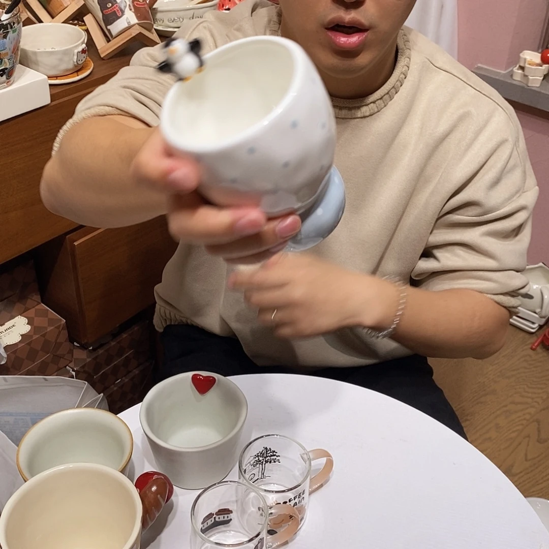 陶瓷企鹅立体手握杯
