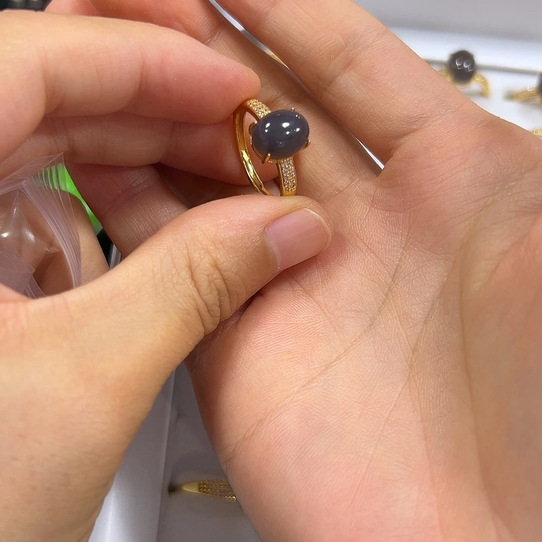 银S925镶嵌戒指和田玉（糖玉）公****?