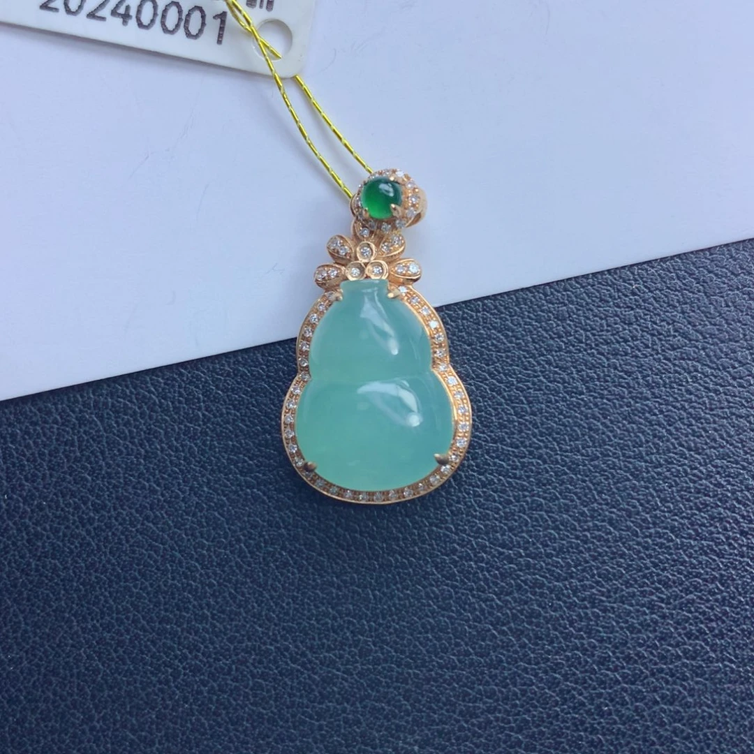 翡翠颈饰未镶嵌葫芦