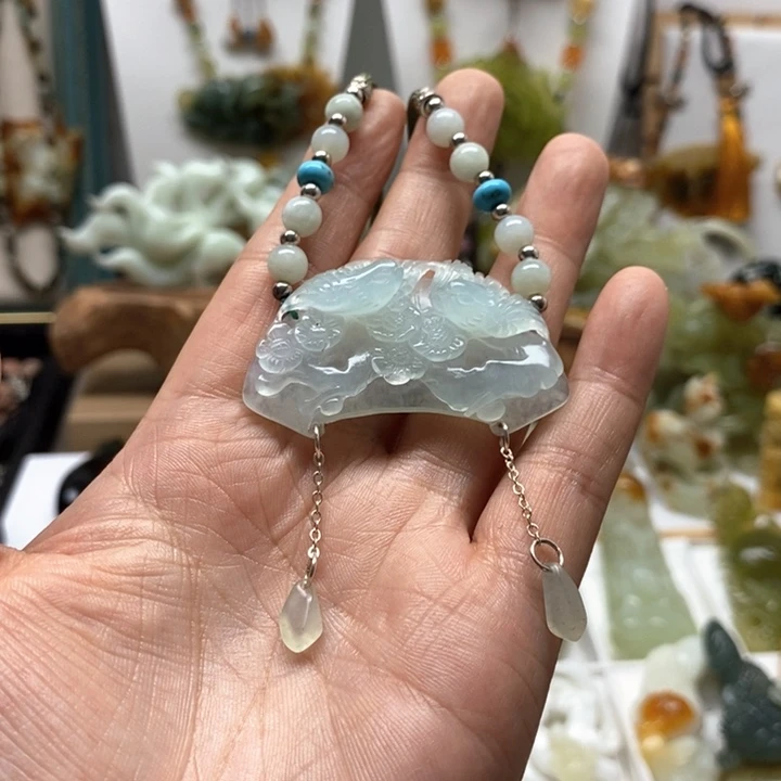 未镶嵌蛇纹石玉颈饰炸