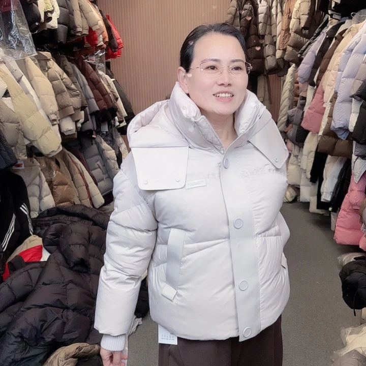 艾雨衣尚羽绒外套