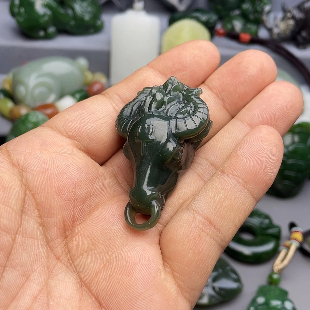 和田玉未镶嵌颈饰