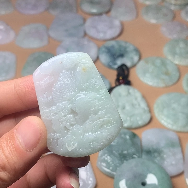翡翠未镶嵌颈饰山水