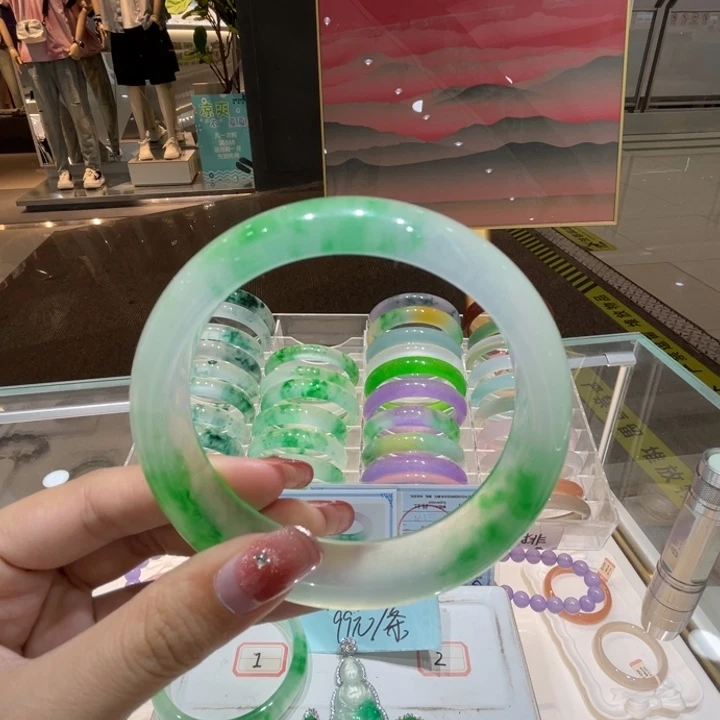 翡翠手镯未镶嵌翡翠手镯