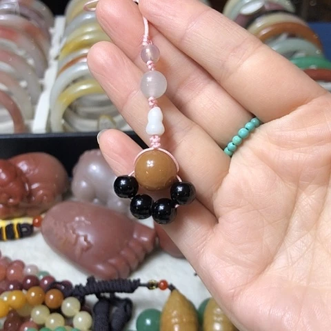 石英质玉未镶嵌颈饰
