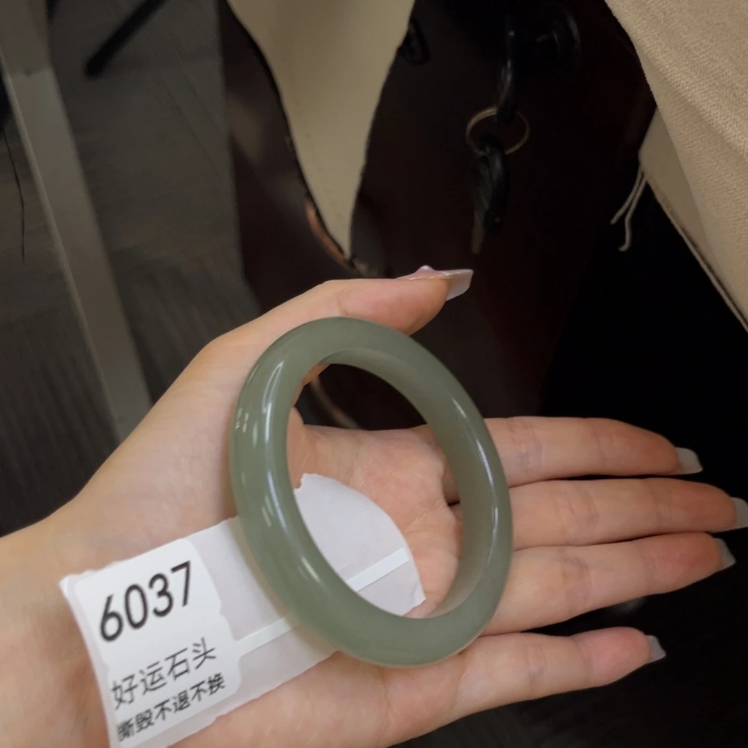 石英质玉未镶嵌手镯6037