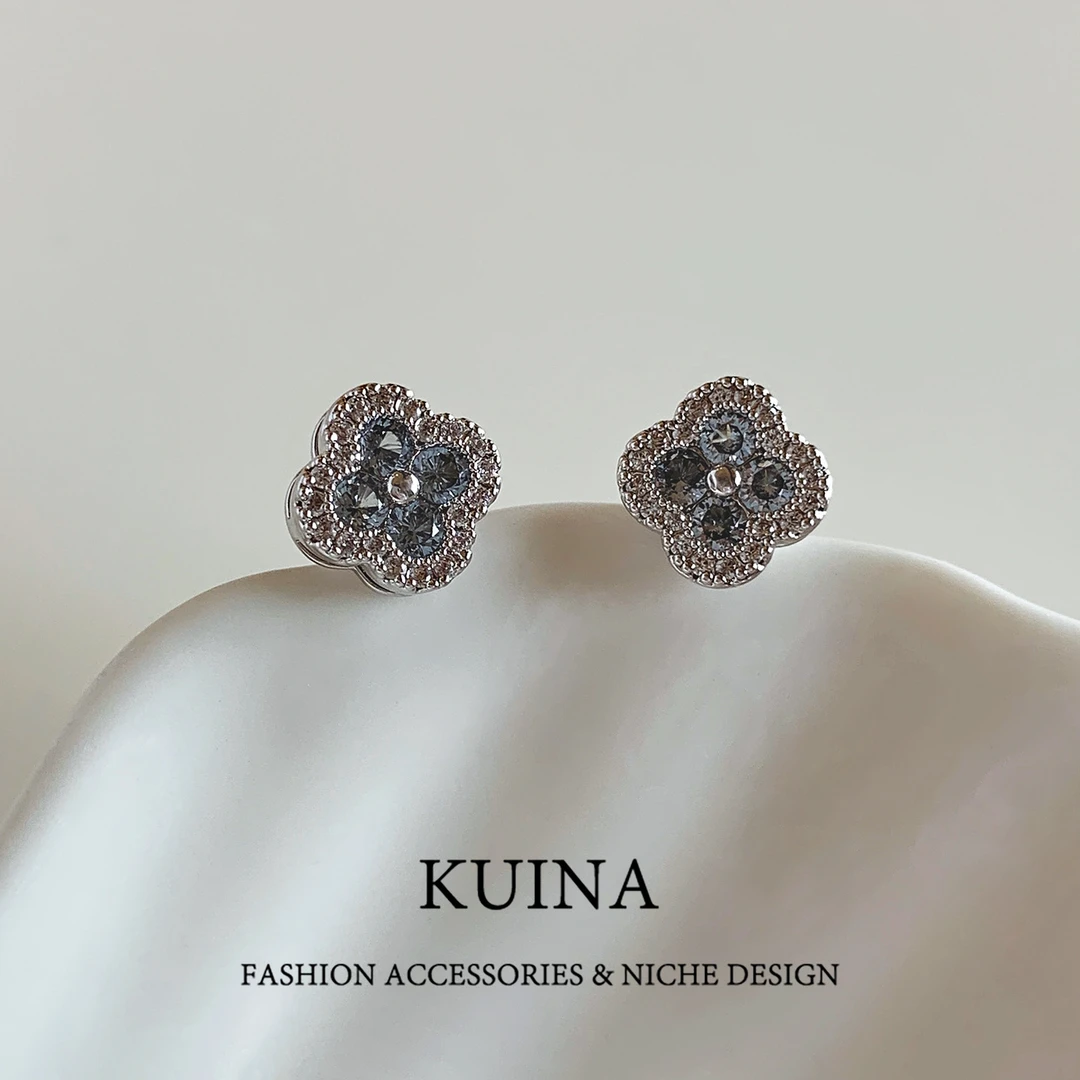 铜合金锆石耳饰 精致满钻淡蓝色四叶草耳钉气质轻奢高级感耳钉