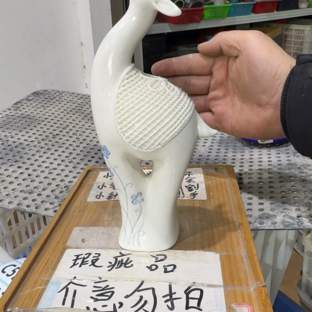 瑕疵介意勿拍陶瓷器皿B228