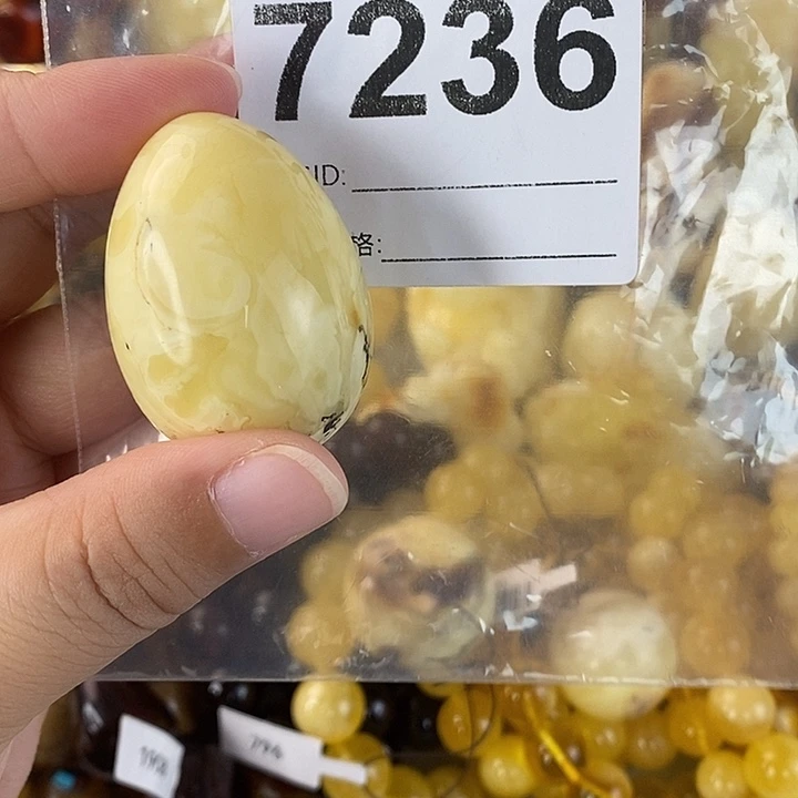 蜜蜡未镶嵌珠宝奇石