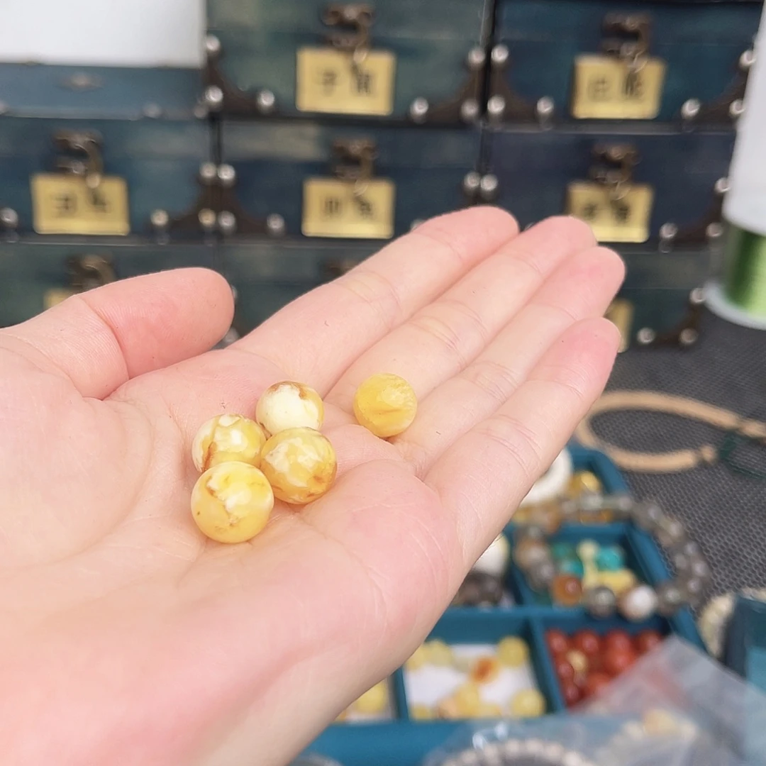 荼****琉璃/树脂/塑料类配饰