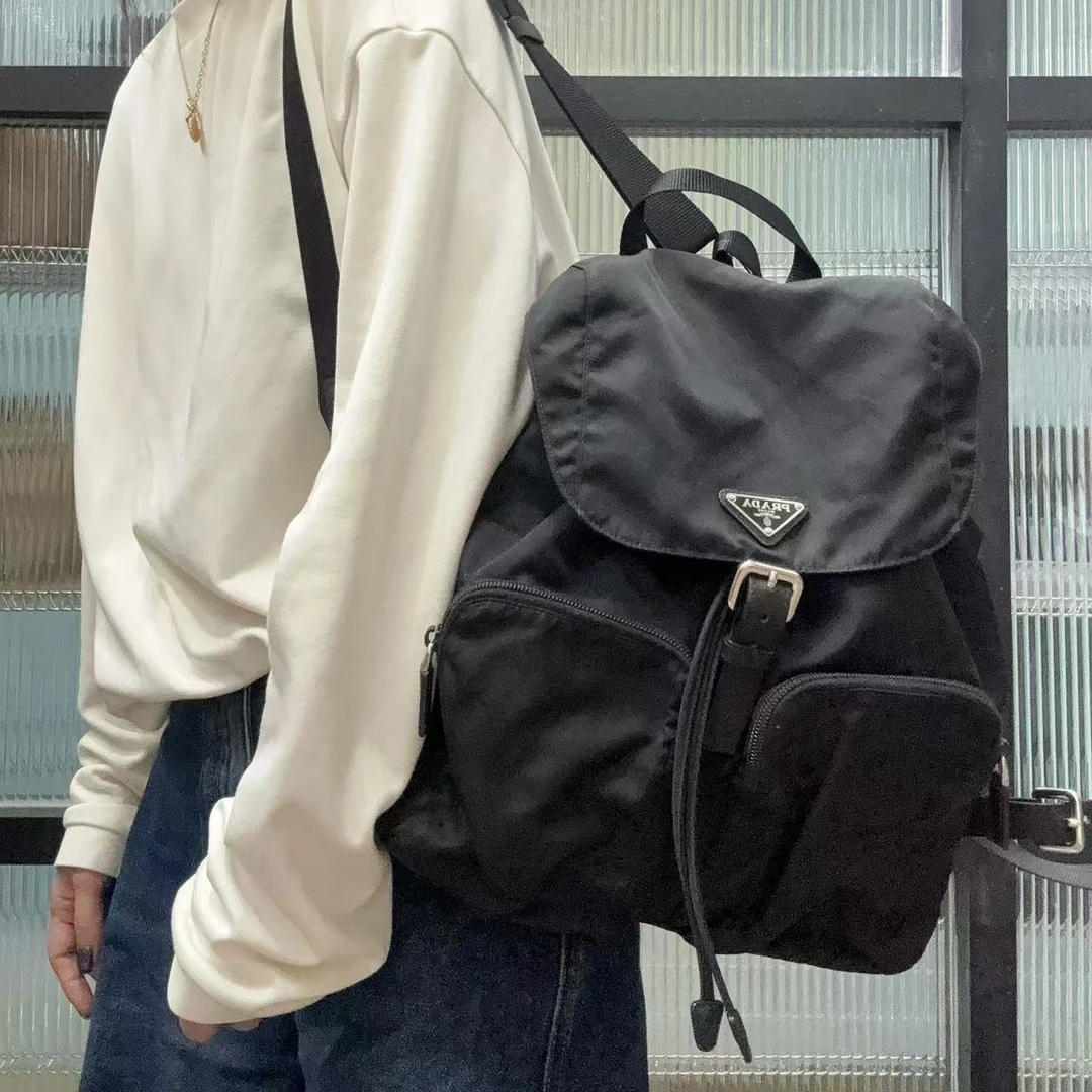 95新 Prada/普拉达 【蕾】2LP827 黑色尼龙双肩包