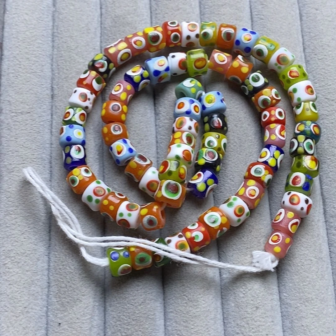 琉璃颈饰链子一条