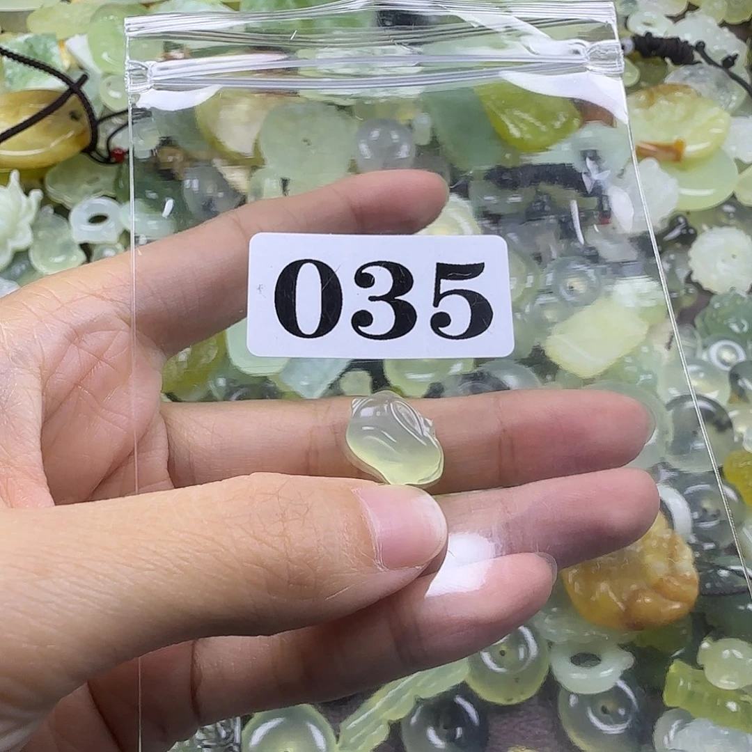蛇纹石玉未镶嵌岫玉吊坠