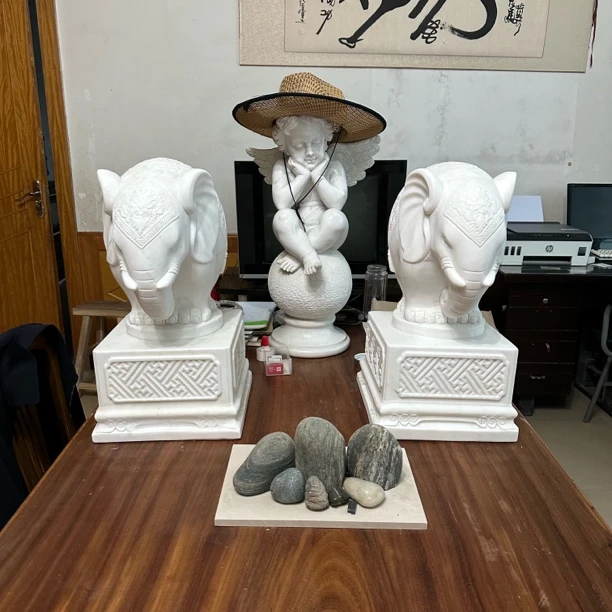 天然汉白玉象. 50公分高33长27宽包邮拍！