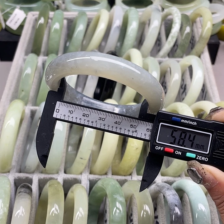 蛇纹石玉未镶嵌手镯291