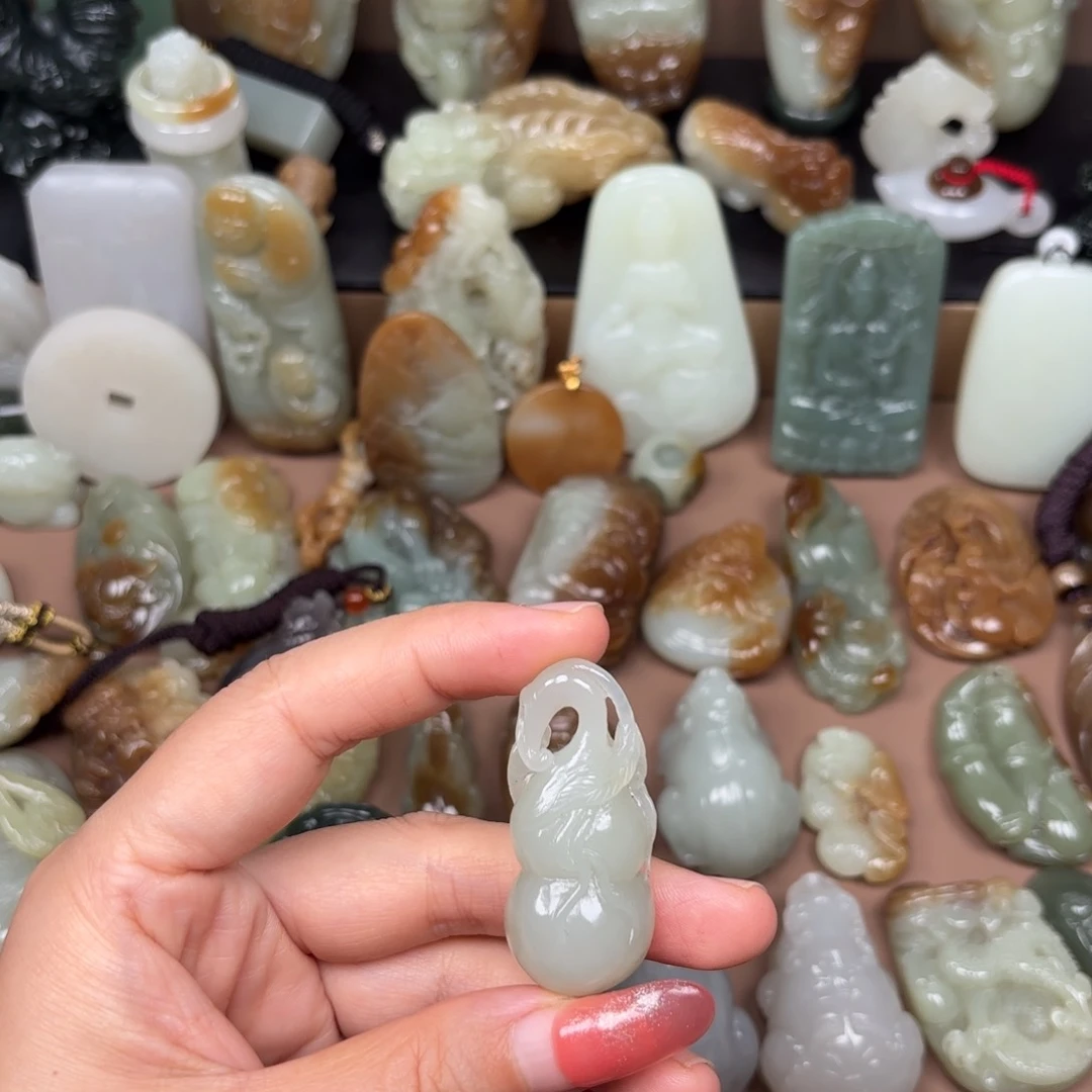 颈饰未镶嵌和田玉