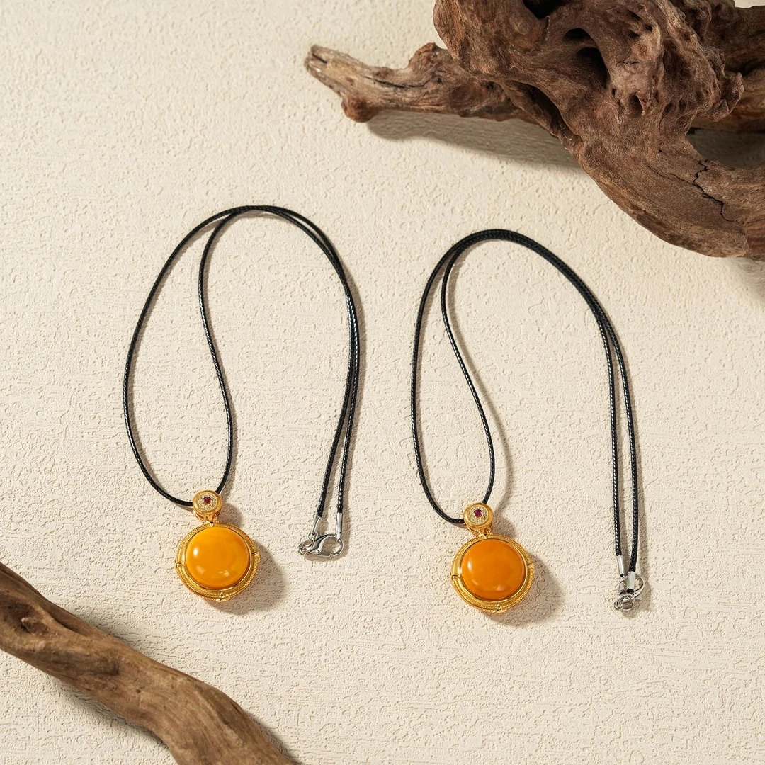 【云上叙】S925银镶嵌蜜蜡吊坠-多样性发其一-16mm-V28434-M（甄选）