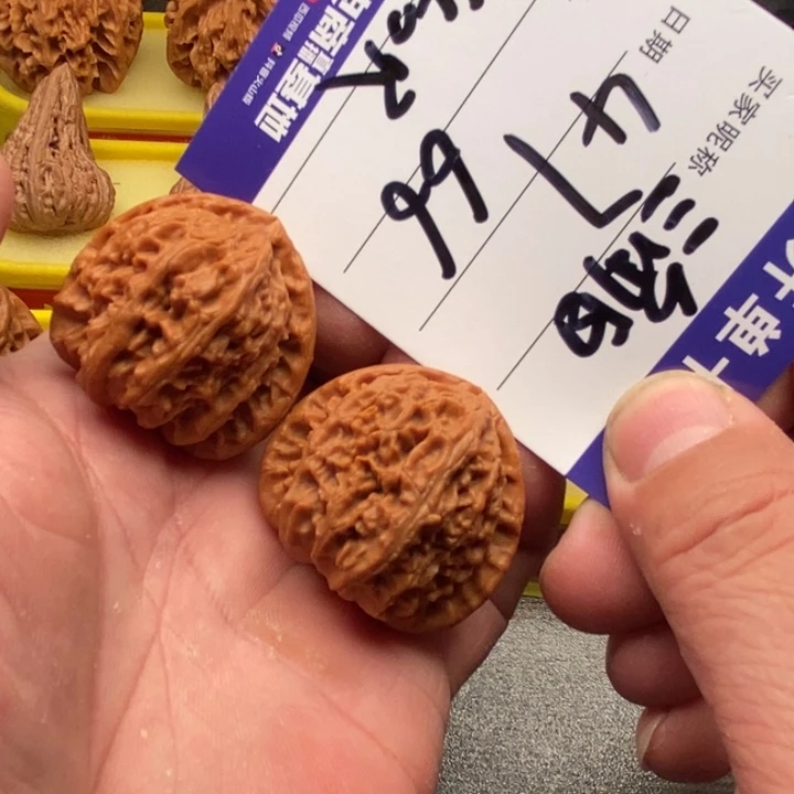 吊坠文玩核桃三角白