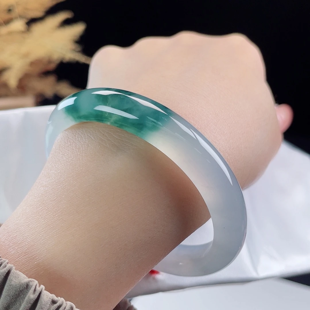 翡翠手镯未镶嵌8907-起光蓝钢渐变飘花-贵妃