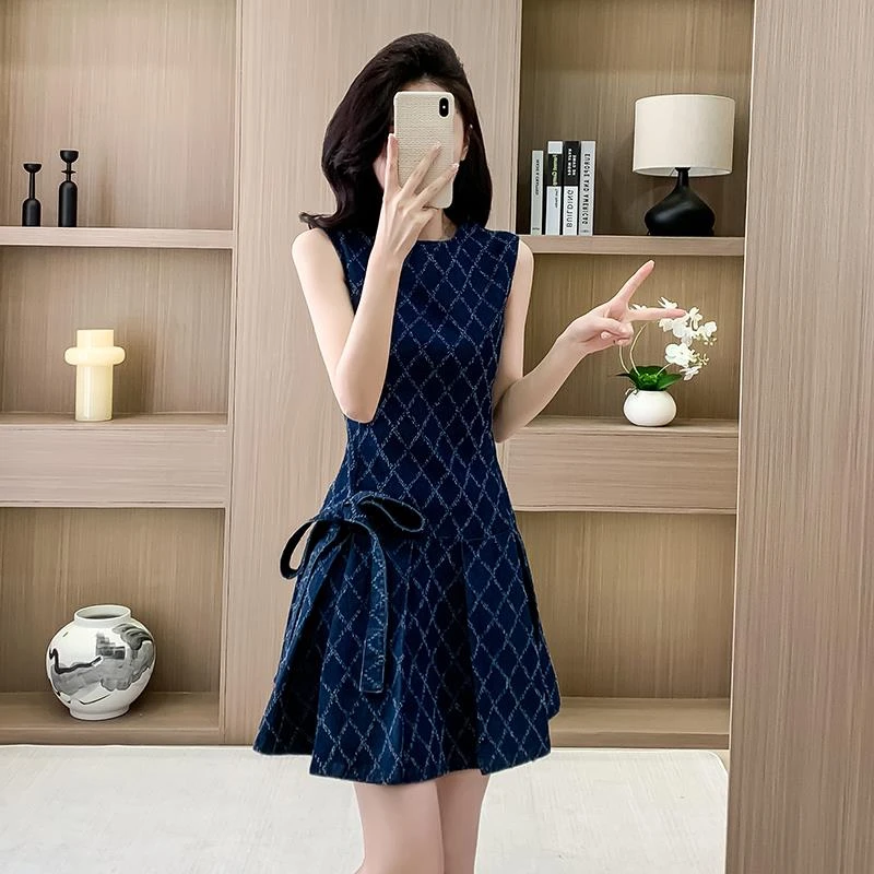 法式小香风无袖牛仔连衣裙女夏季新款高级感复古港风小个子百褶裙