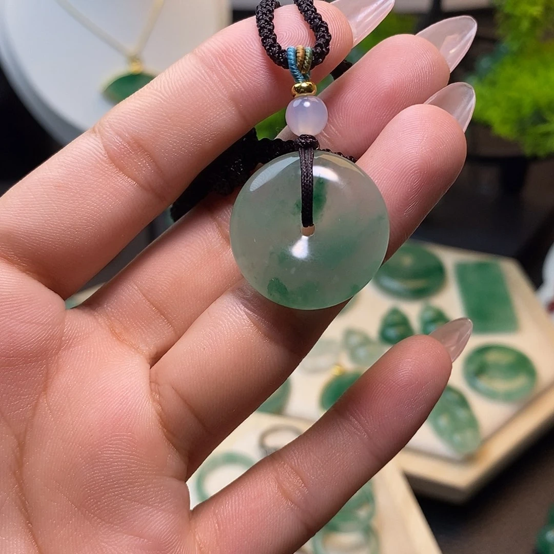石英岩玉合金颈饰