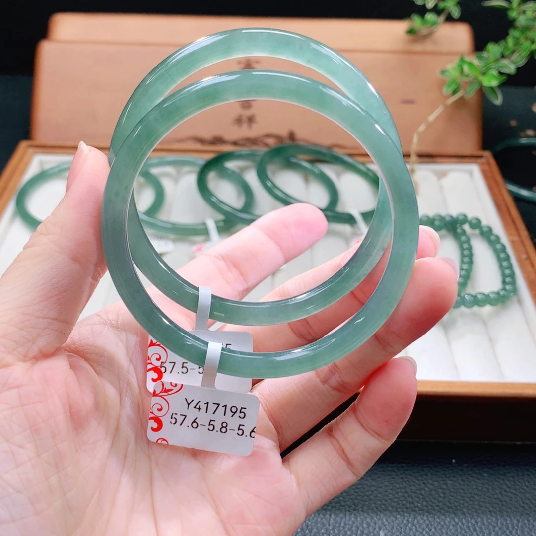 翡翠手镯（圆镯）未镶嵌