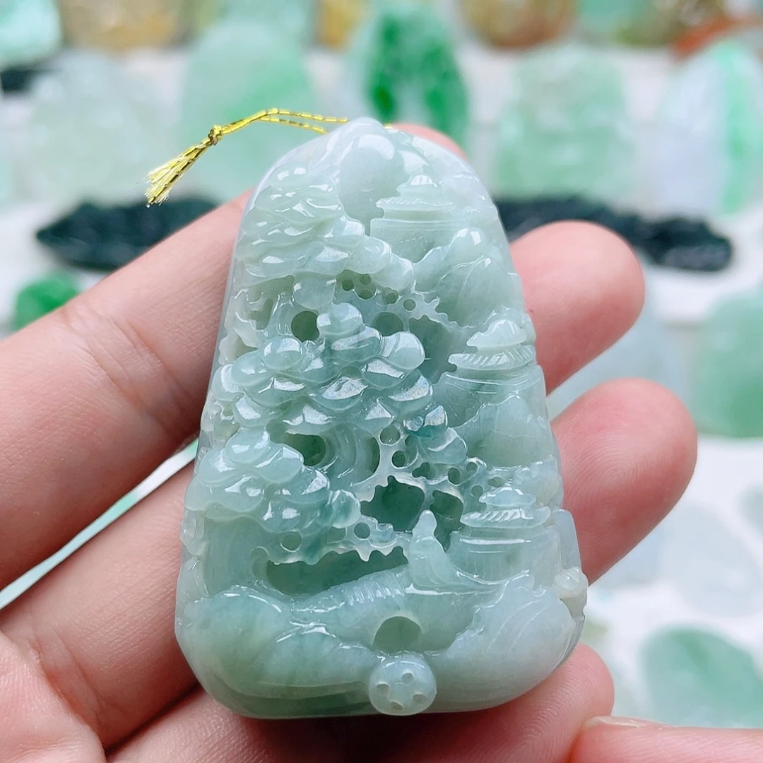 翡翠颈饰未镶嵌山水