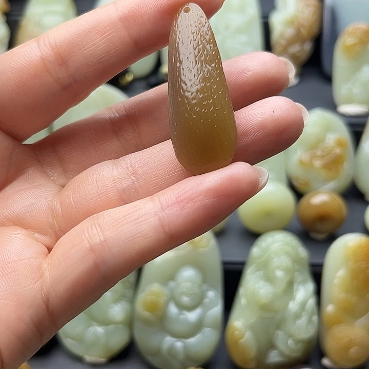 和田玉（糖玉）未镶嵌颈饰