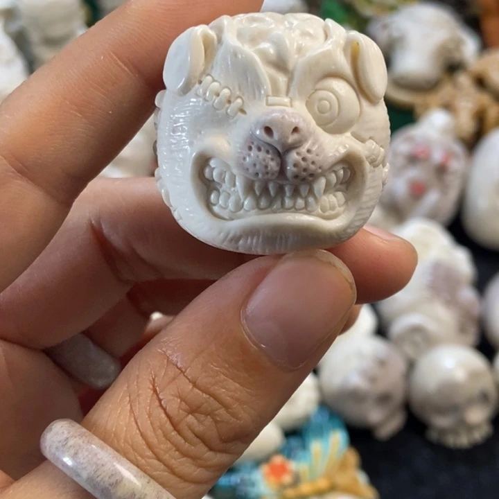 小***士配饰鹿角雕刻一个出小