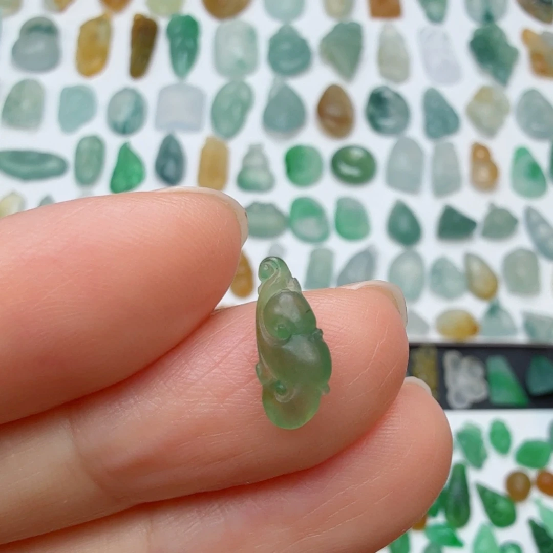 定制翡翠未镶嵌如意