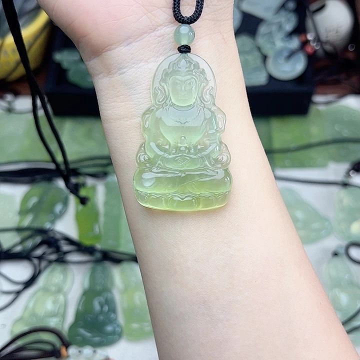 v***o蛇纹石玉未镶嵌颈饰