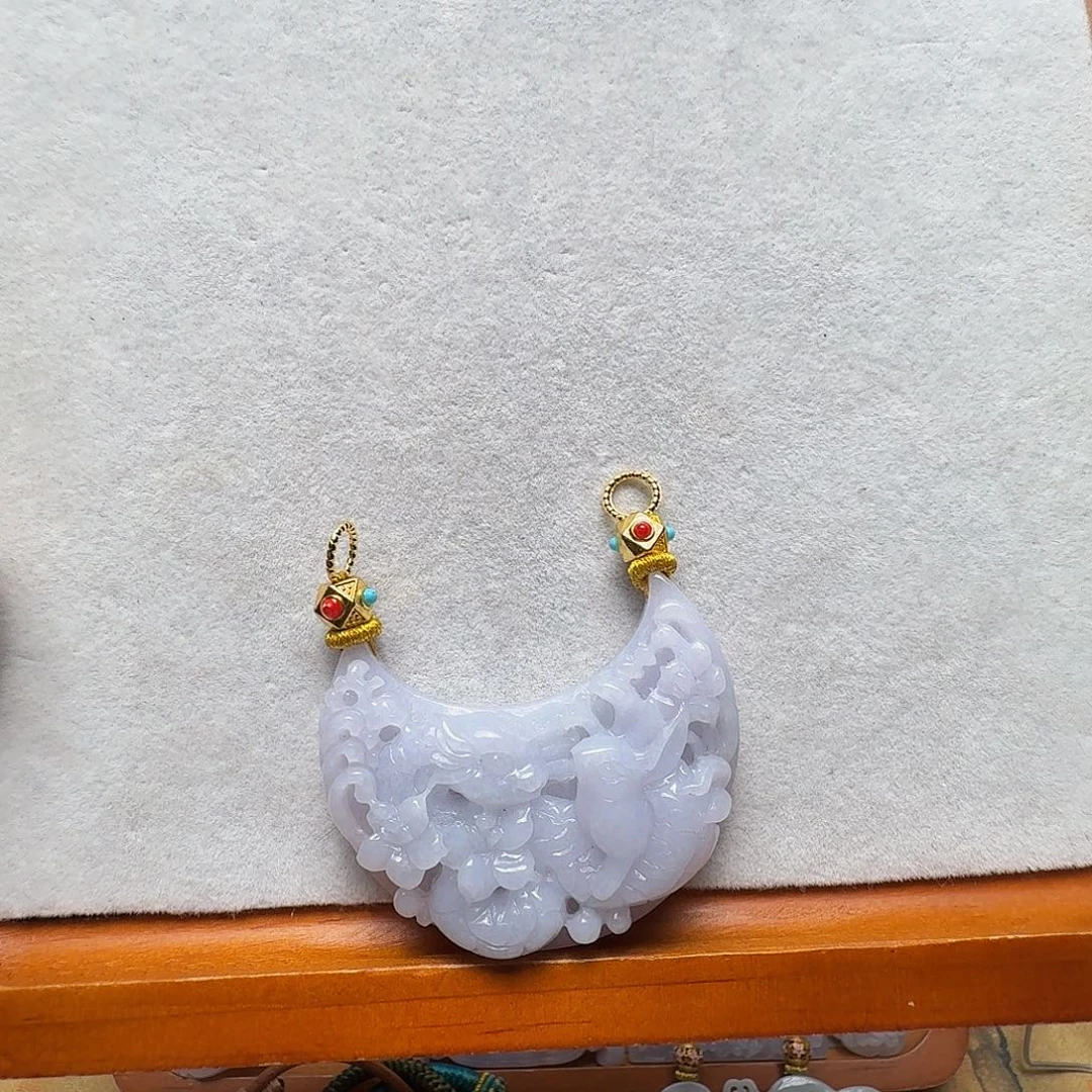 翡翠未镶嵌吊坠(赠链)