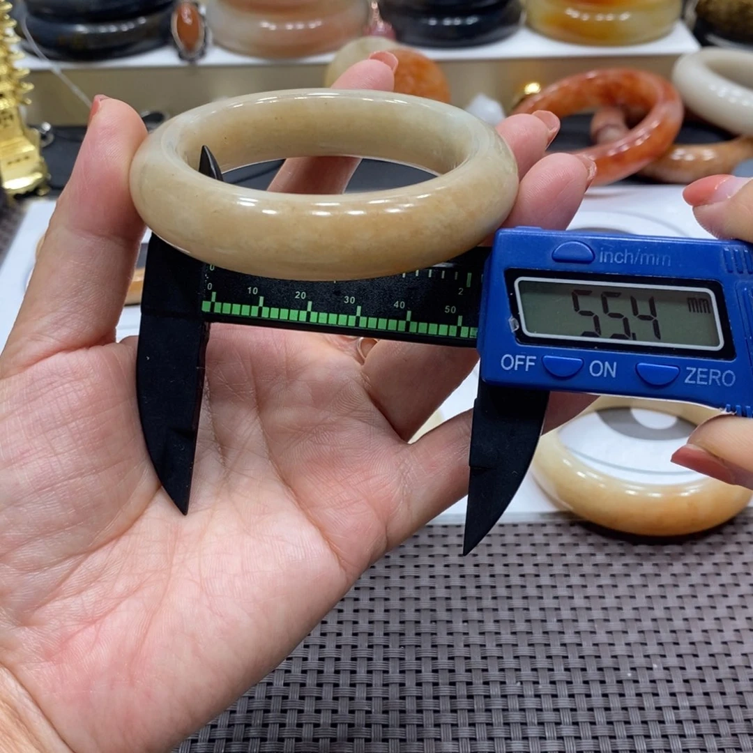 石英岩玉手镯未镶嵌