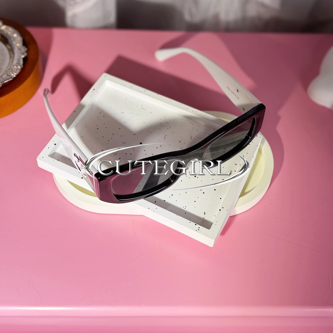 CUTEGIRL 经典黑白大字母精致显脸小墨镜太阳镜
