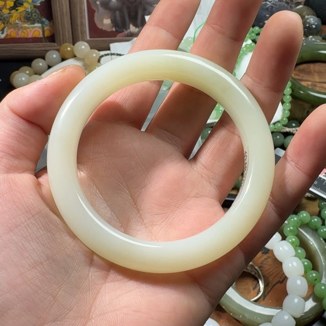 和田玉手镯未镶嵌蓝*