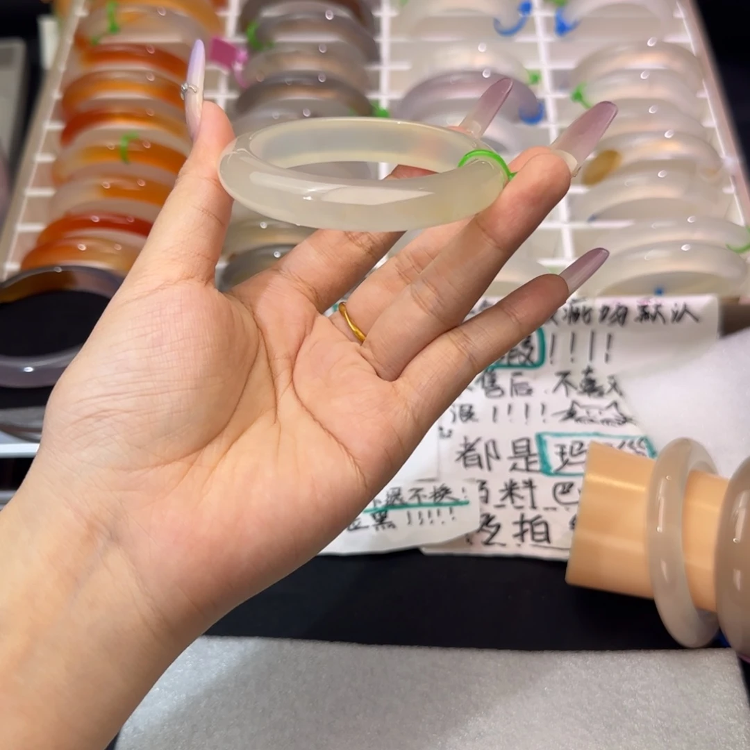 Y***Q手镯玛瑙/玉髓合金