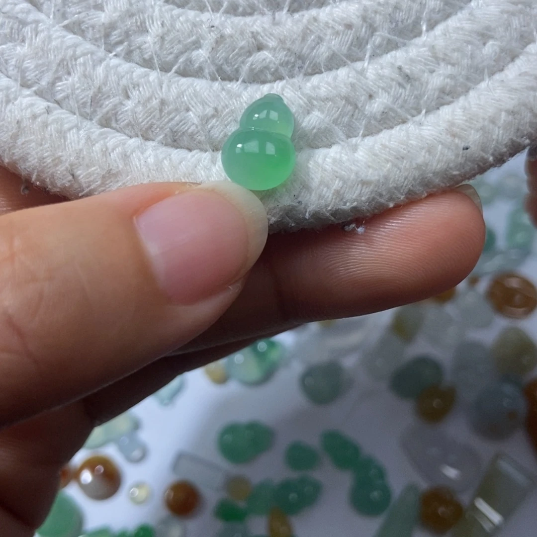 定制翡翠未镶嵌翡翠11.8*8.5*4.1