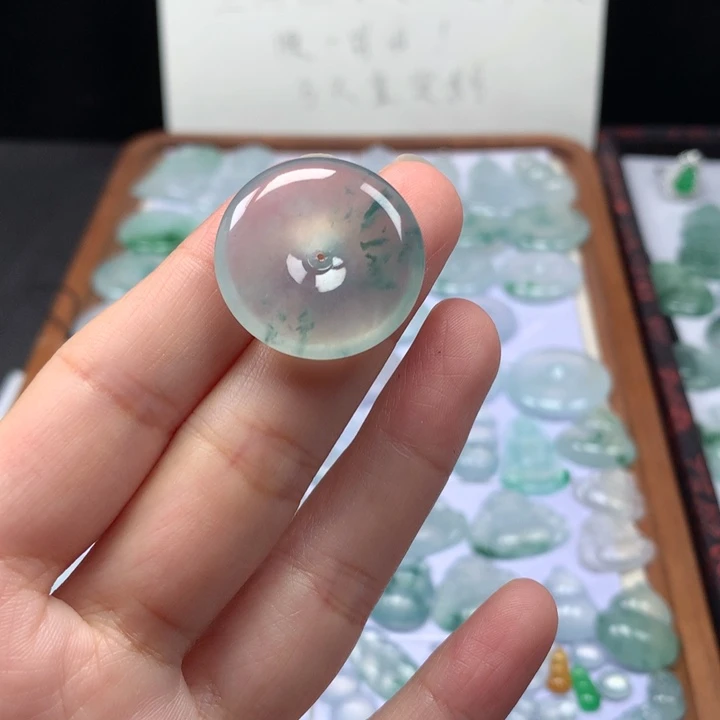 颈饰未镶嵌翡翠冰种飘花平安扣