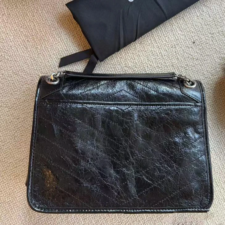 黑色高级感斜挎流浪包-A051