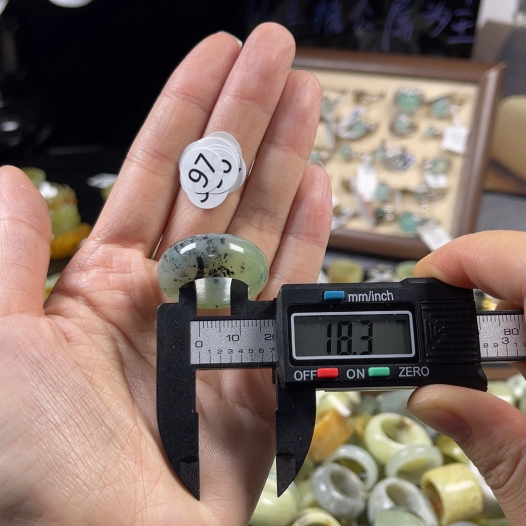 蛇纹石玉未镶嵌戒指