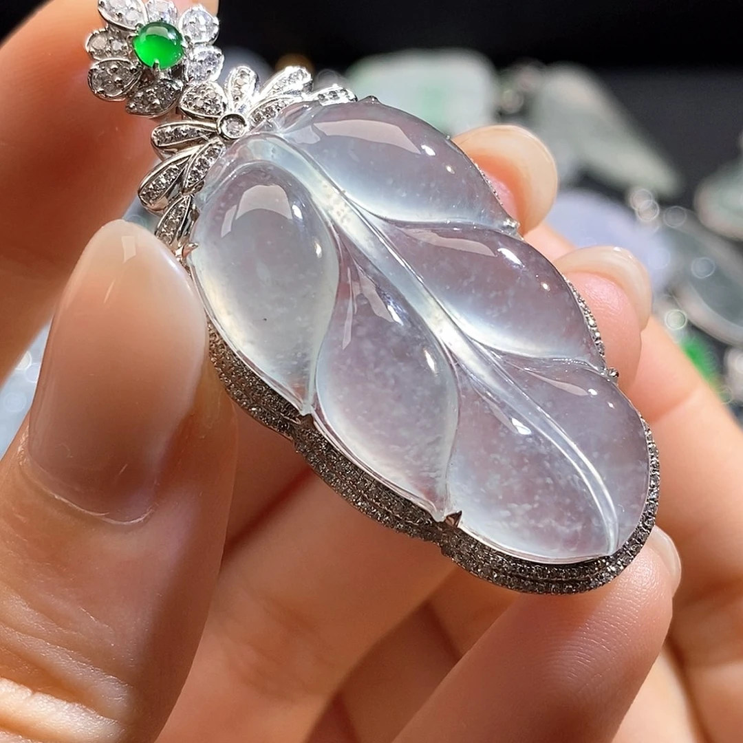 翡翠18K金镶嵌颈饰叶子