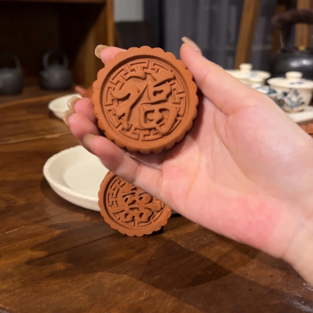 瓷片陶瓷。         陶瓷。