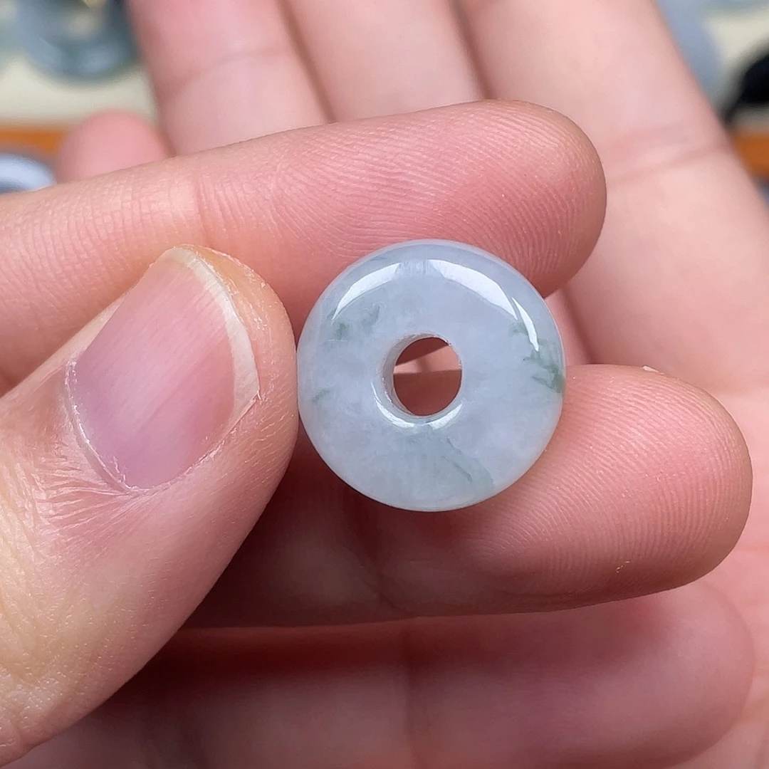 翡翠未镶嵌颈饰甜甜圈