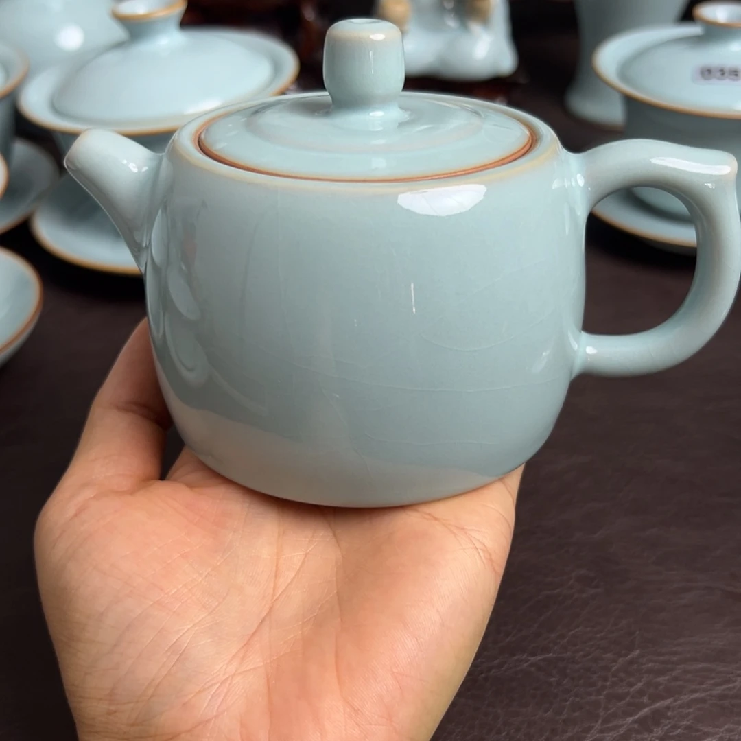 咕**哒天青色井栏壶微瑕