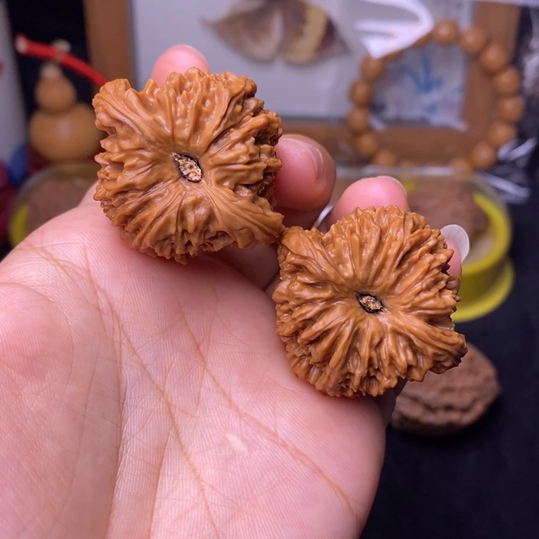 文玩核桃把件凹底南疆石