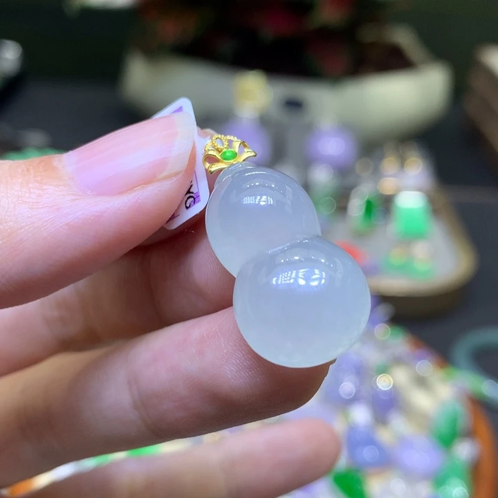 颈饰18K金镶嵌翡翠